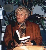 Brigitte Wiers bei einer Lesung